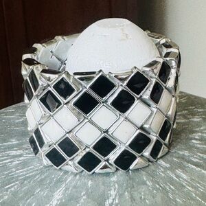 Black and White Geometric Ring with Lattice Design